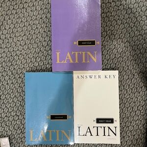 Henle Latin Books